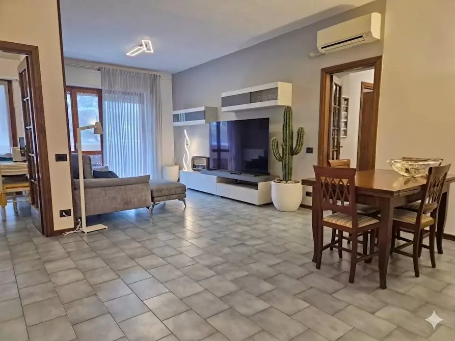 Immagine 2 di Appartamento in vendita  a Carrara