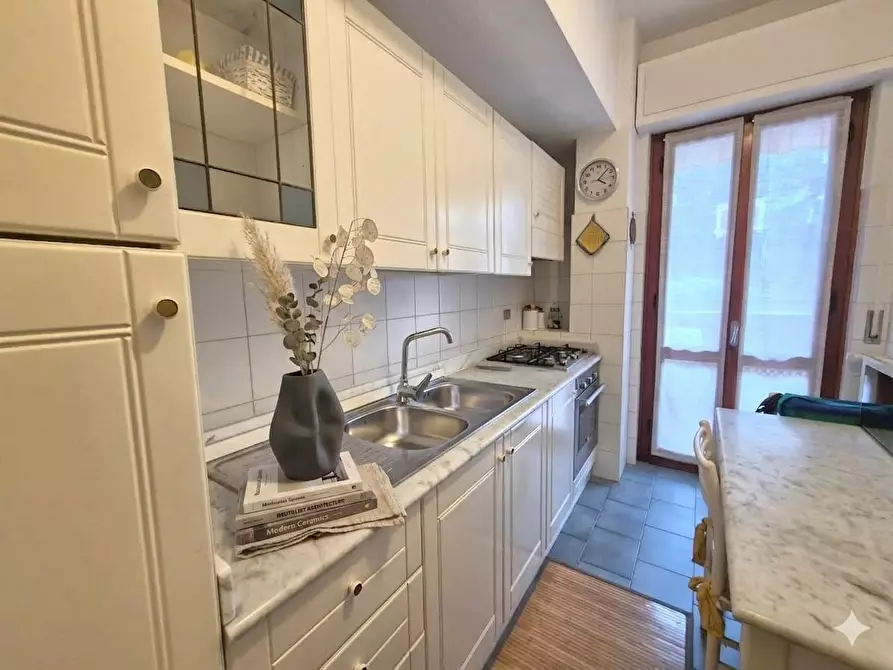 Immagine 1 di Appartamento in vendita  a Carrara