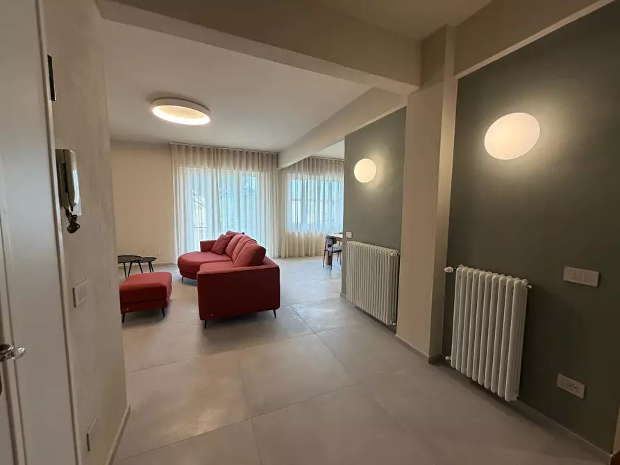 Immagine 1 di Appartamento in affitto  a Lucca