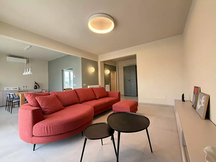 Immagine 1 di Appartamento in affitto  a Lucca