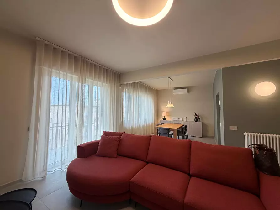 Immagine 2 di Appartamento in affitto  a Lucca