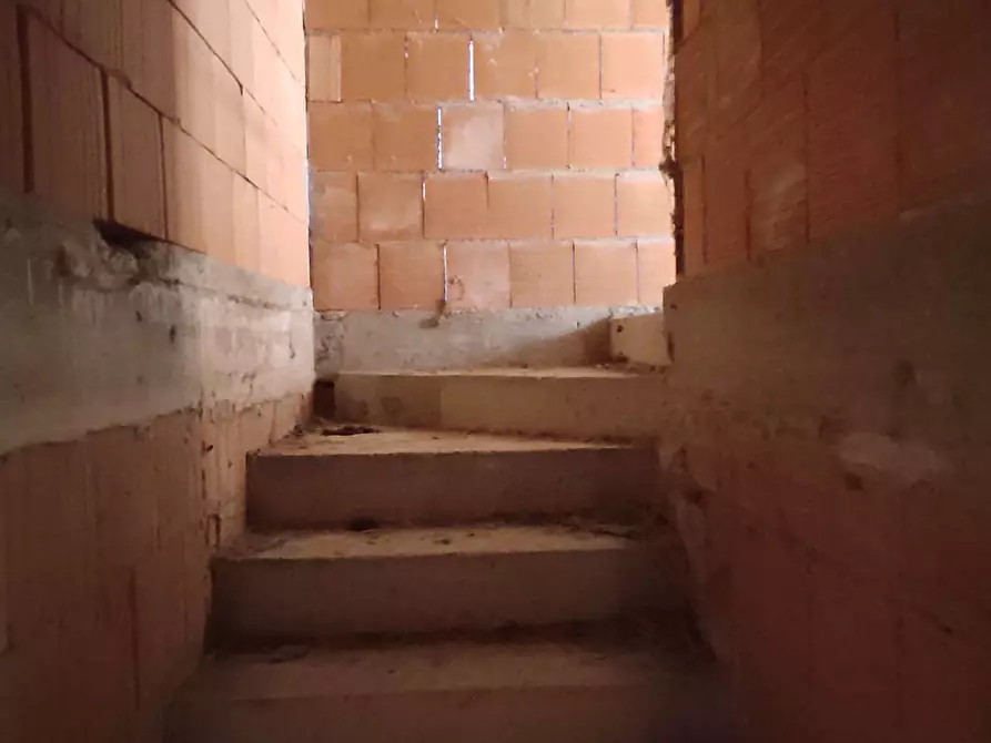 Immagine 16 di Villa in vendita  a Trovo