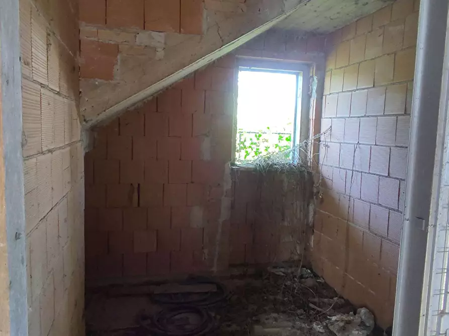 Immagine 14 di Villa in vendita  a Trovo