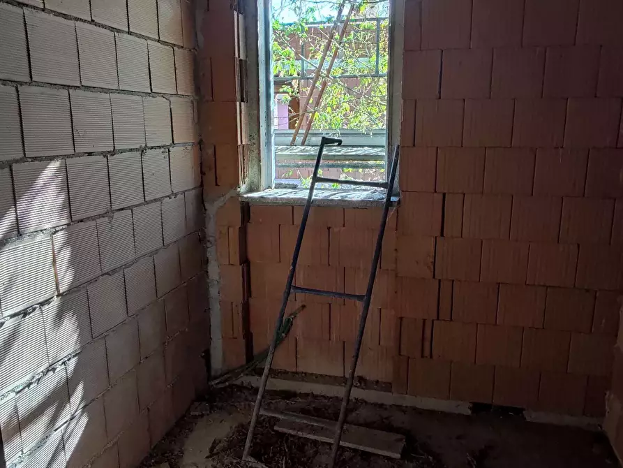 Immagine 22 di Villa in vendita  a Trovo