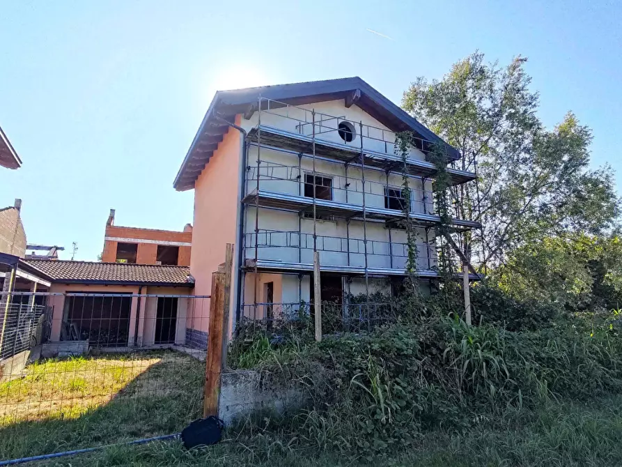 Immagine 1 di Villa in vendita  a Trovo