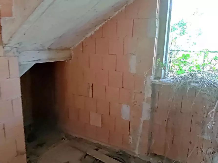 Immagine 13 di Villa in vendita  a Trovo