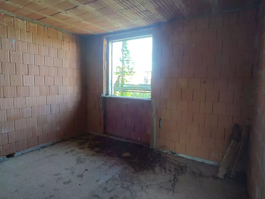 Immagine 20 di Villa in vendita  a Trovo