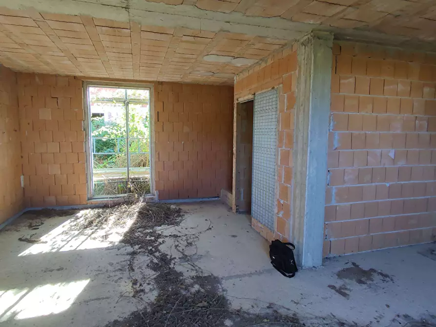 Immagine 9 di Villa in vendita  a Trovo