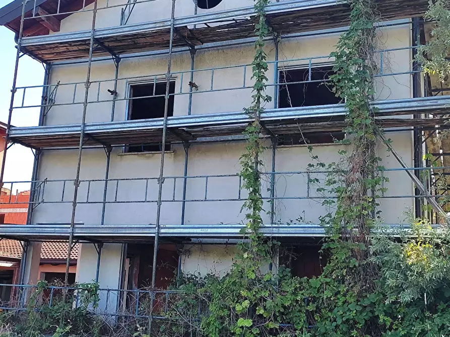 Immagine 4 di Villa in vendita  a Trovo