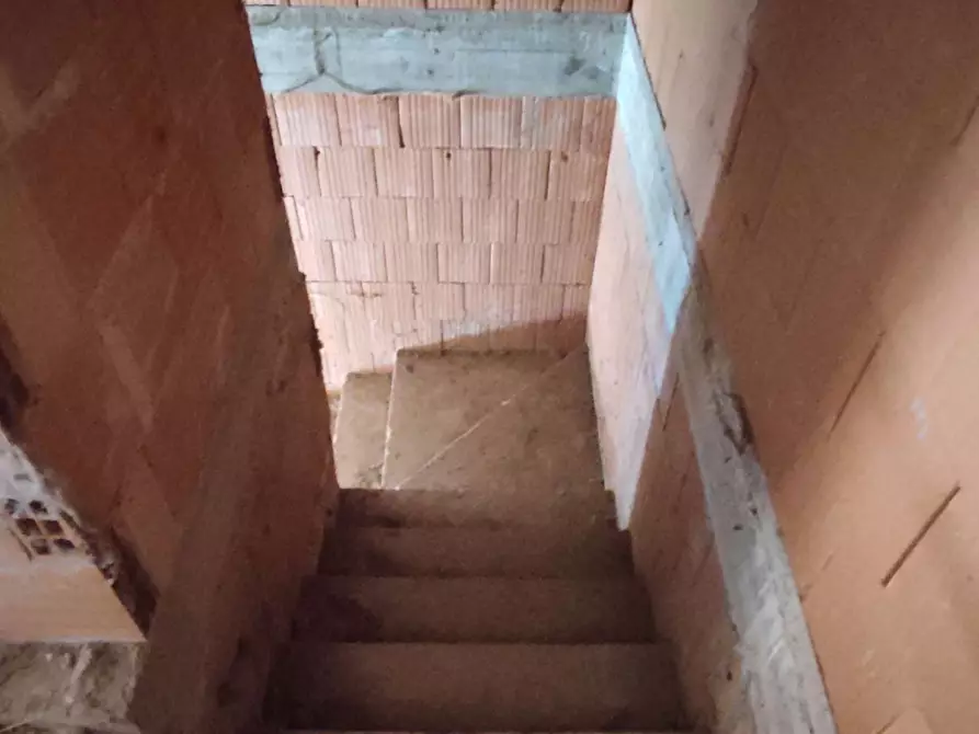 Immagine 15 di Villa in vendita  a Trovo