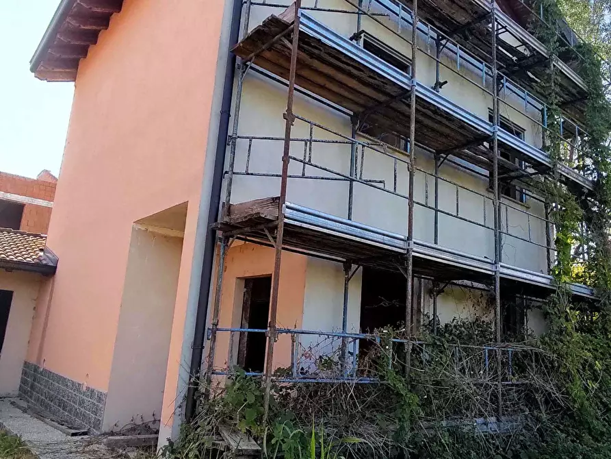 Immagine 5 di Villa in vendita  a Trovo