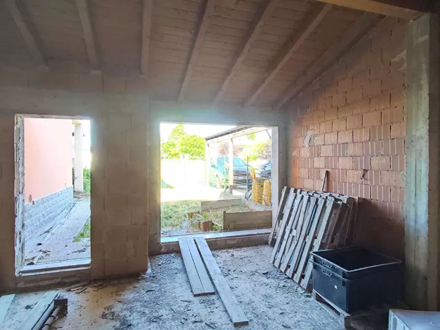 Immagine 25 di Villa in vendita  a Trovo