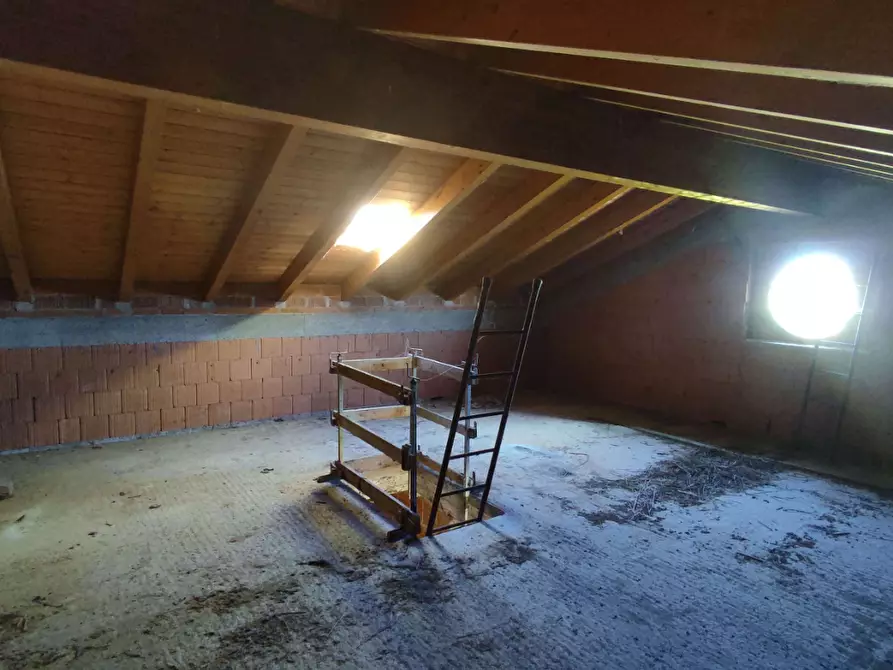 Immagine 24 di Villa in vendita  a Trovo