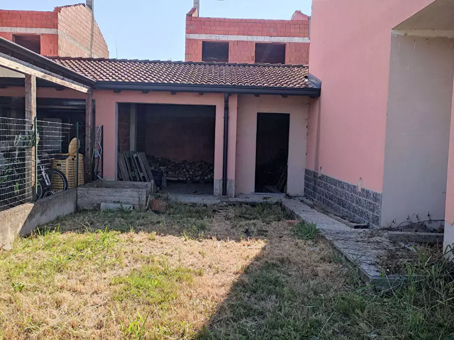 Immagine 8 di Villa in vendita  a Trovo