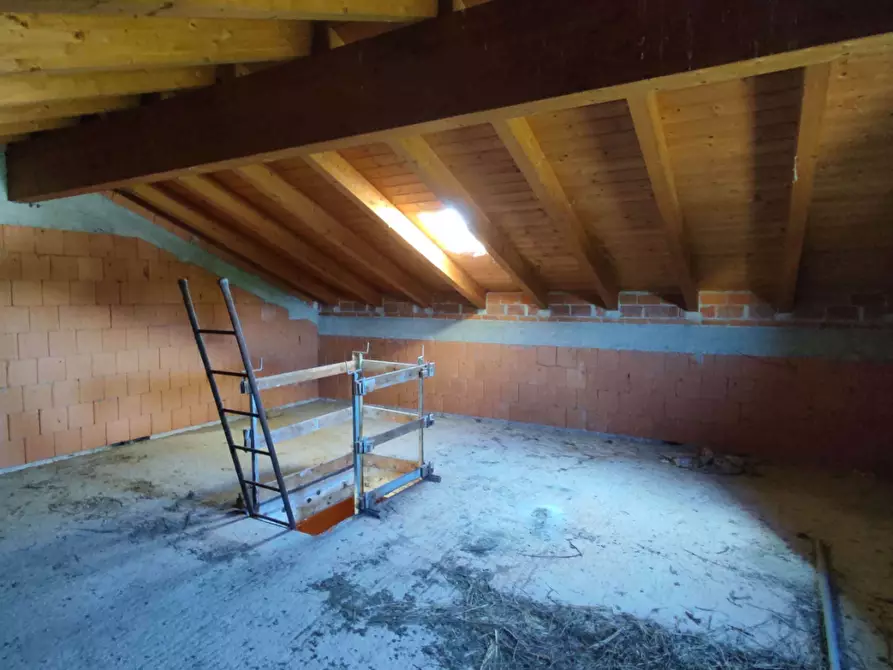 Immagine 21 di Villa in vendita  a Trovo