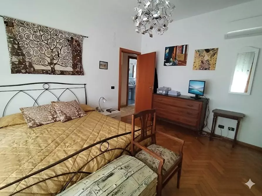 Immagine 14 di Appartamento in vendita  a Livorno