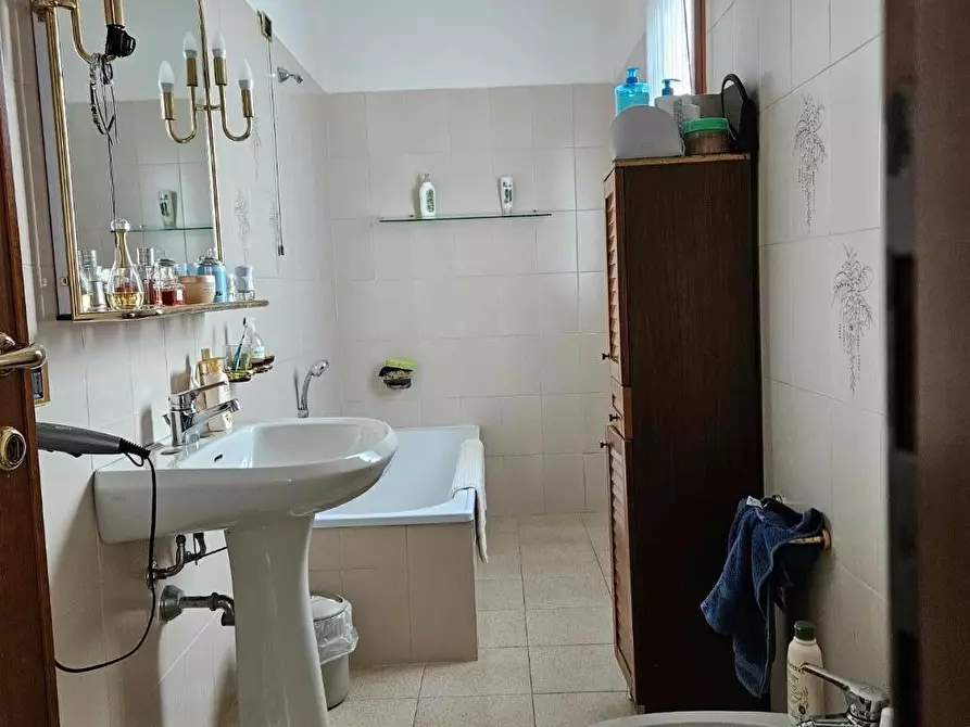 Immagine 11 di Casa bifamiliare in vendita  a San Giuliano Terme