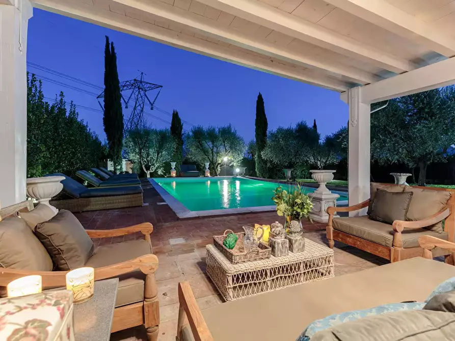 Immagine 5 di Villa in vendita  a Lucca