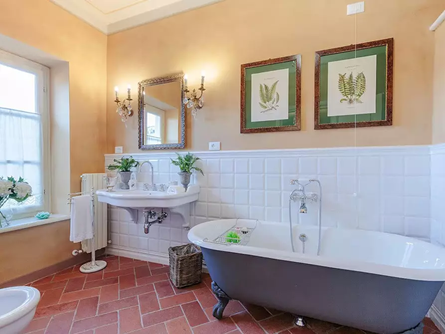 Immagine 44 di Villa in vendita  a Lucca