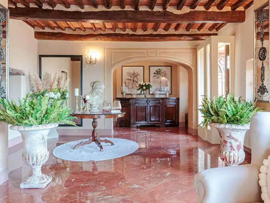 Immagine 16 di Villa in vendita  a Lucca
