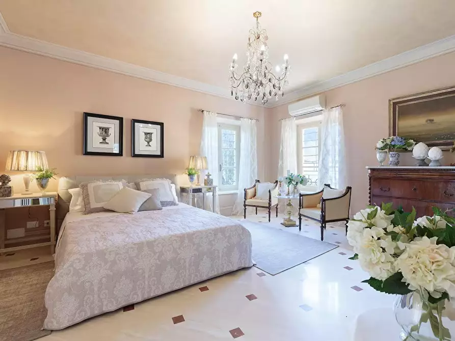 Immagine 34 di Villa in vendita  a Lucca