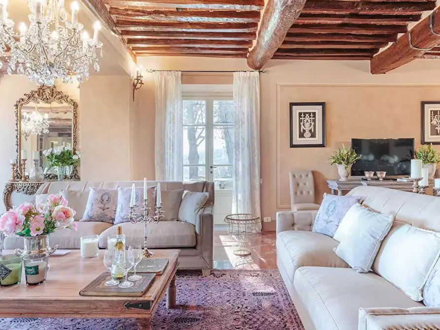 Immagine 12 di Villa in vendita  a Lucca