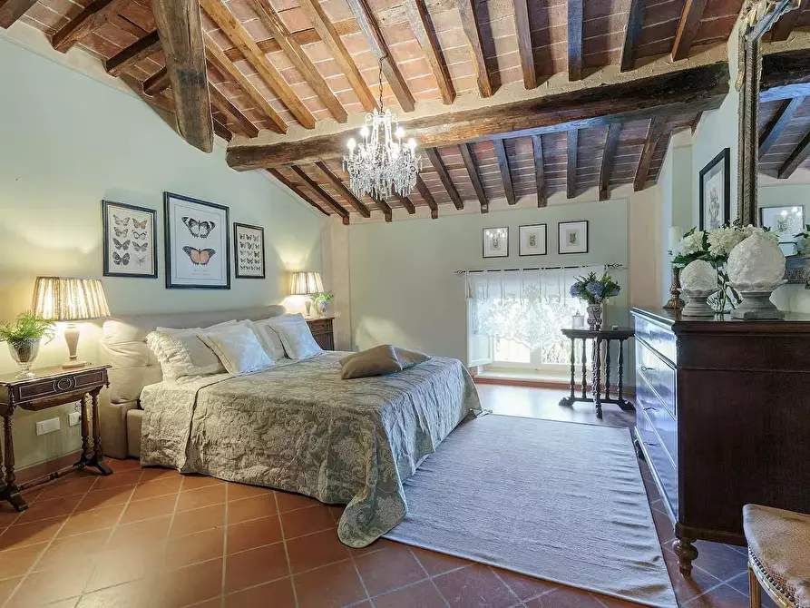Immagine 43 di Villa in vendita  a Lucca