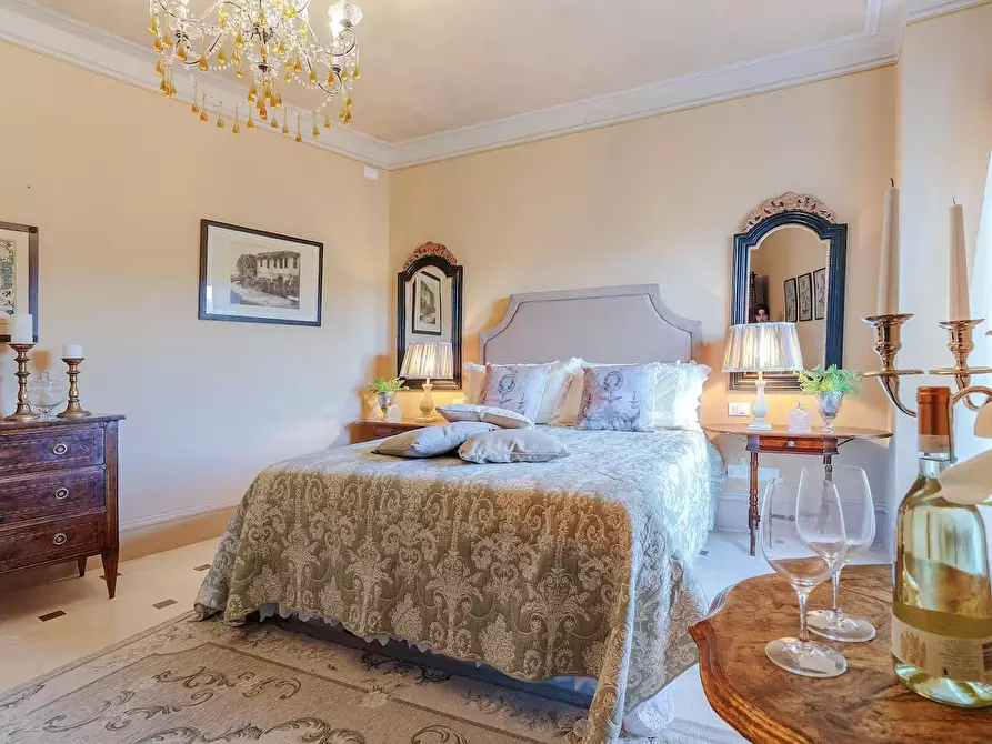 Immagine 40 di Villa in vendita  a Lucca