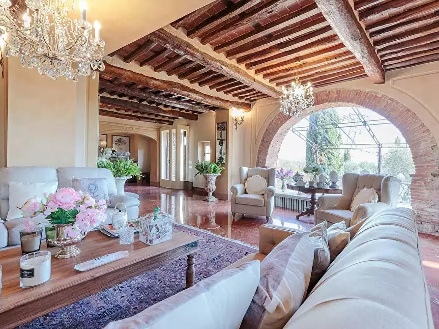 Immagine 13 di Villa in vendita  a Lucca