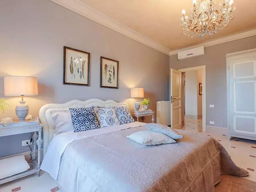 Immagine 28 di Villa in vendita  a Lucca