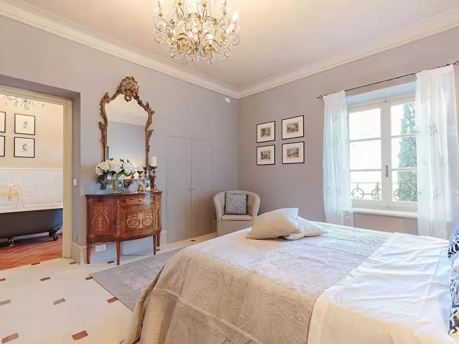 Immagine 27 di Villa in vendita  a Lucca