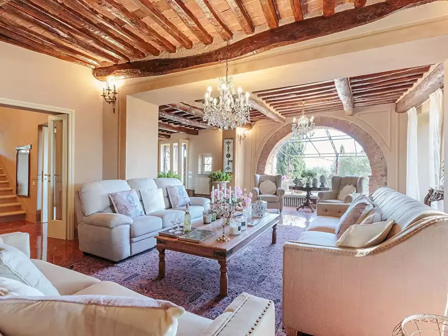 Immagine 17 di Villa in vendita  a Lucca