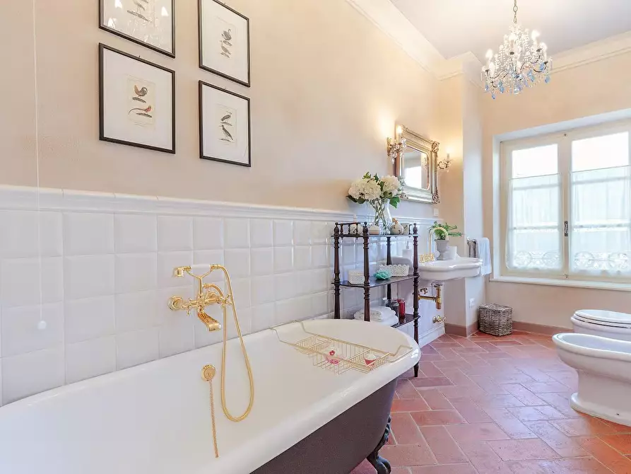 Immagine 29 di Villa in vendita  a Lucca