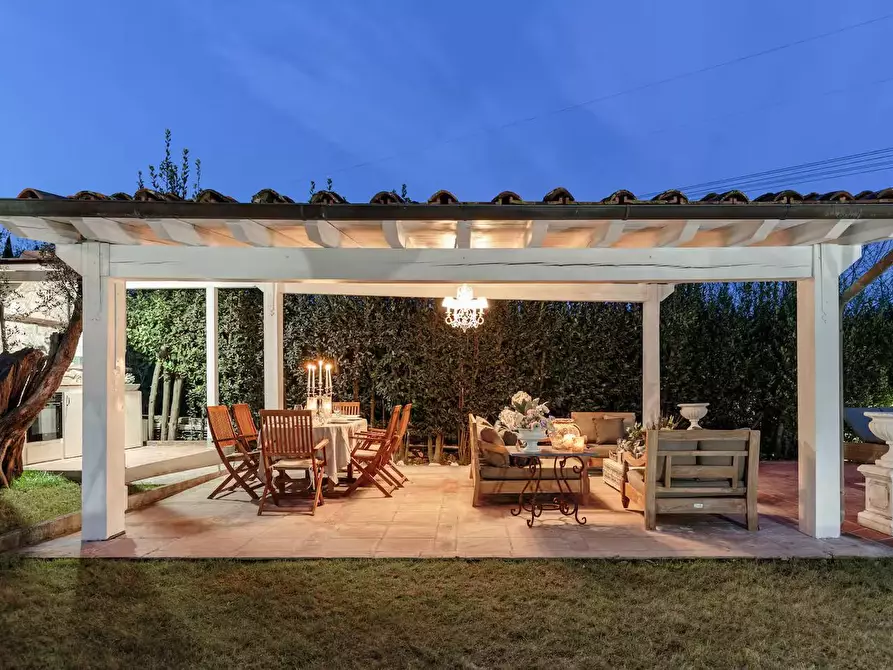 Immagine 7 di Villa in vendita  a Lucca