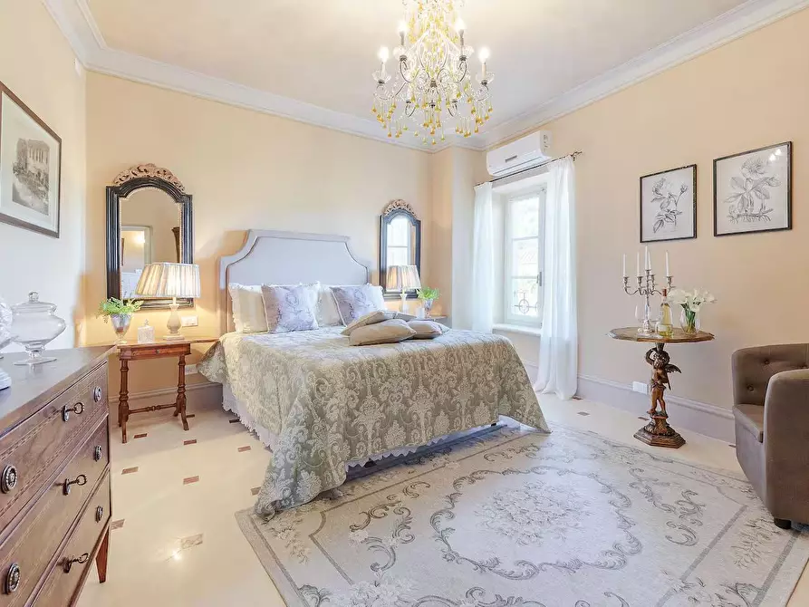 Immagine 39 di Villa in vendita  a Lucca