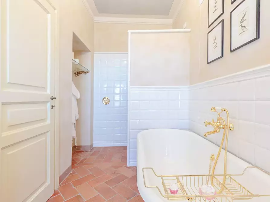 Immagine 30 di Villa in vendita  a Lucca