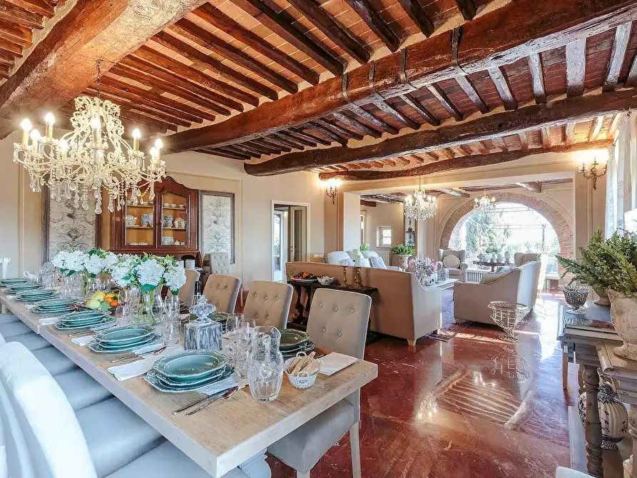Immagine 11 di Villa in vendita  a Lucca
