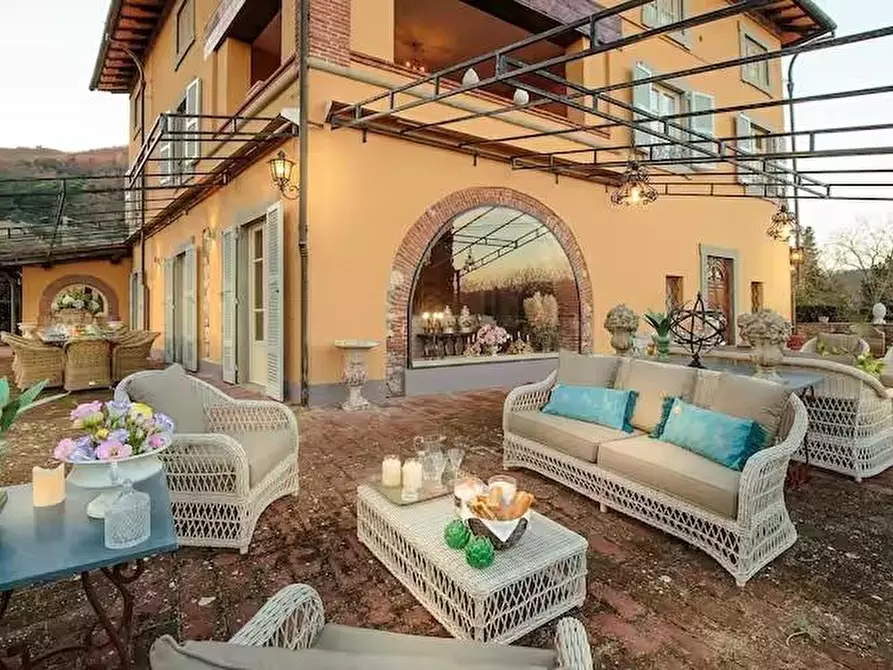 Immagine 46 di Villa in vendita  a Lucca