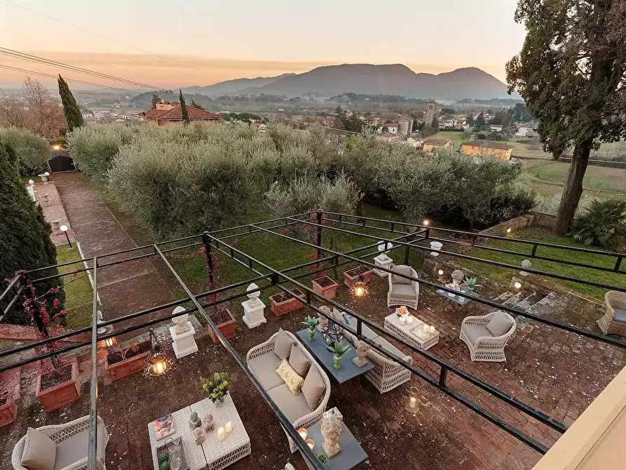 Immagine 53 di Villa in vendita  a Lucca