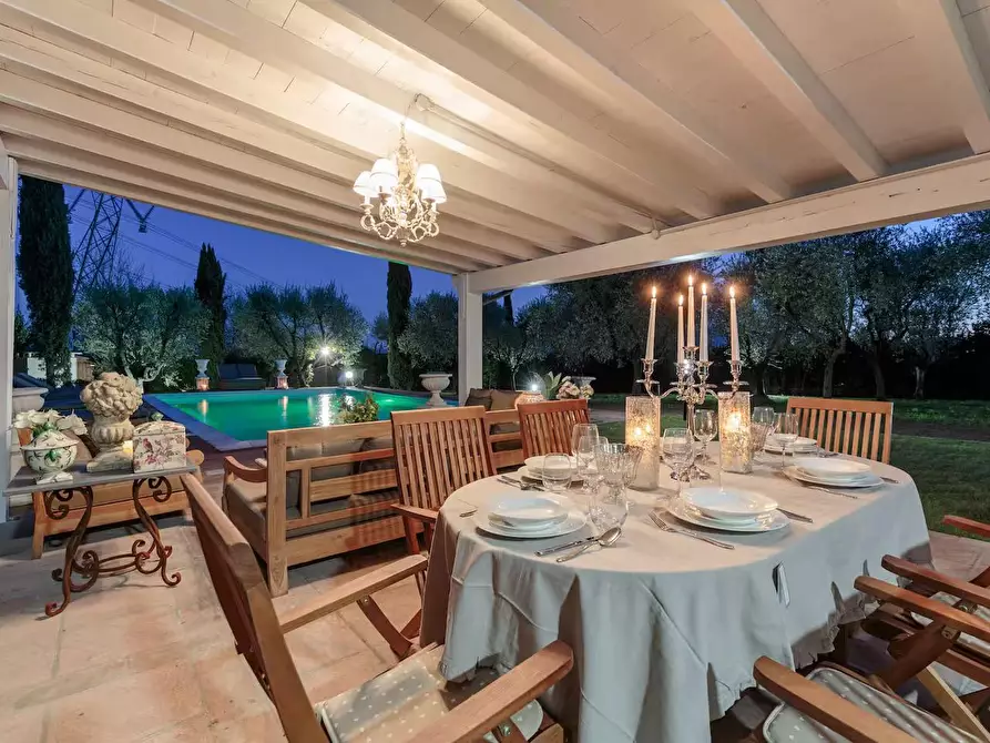 Immagine 6 di Villa in vendita  a Lucca