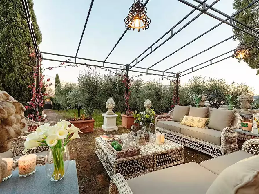 Immagine 51 di Villa in vendita  a Lucca