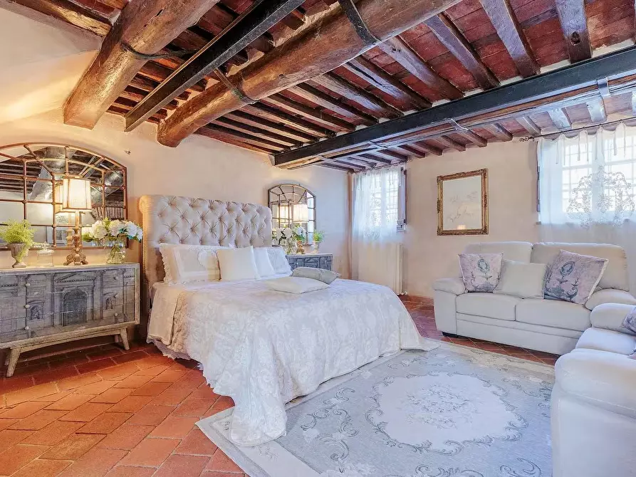 Immagine 41 di Villa in vendita  a Lucca