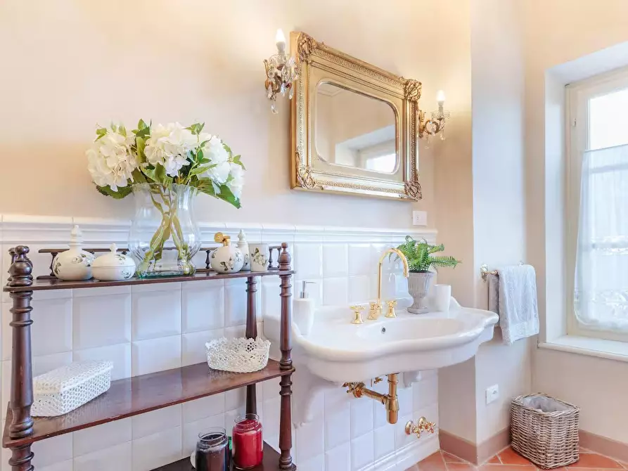 Immagine 31 di Villa in vendita  a Lucca