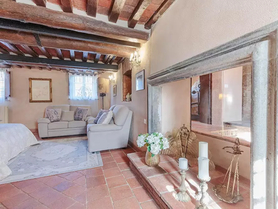 Immagine 42 di Villa in vendita  a Lucca