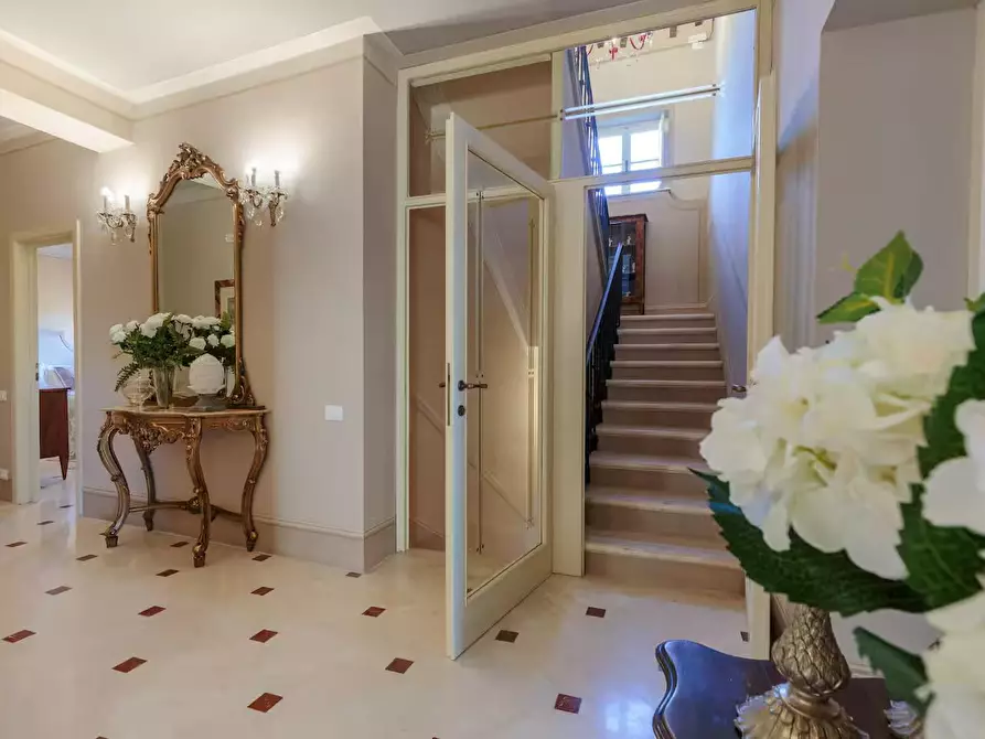 Immagine 24 di Villa in vendita  a Lucca