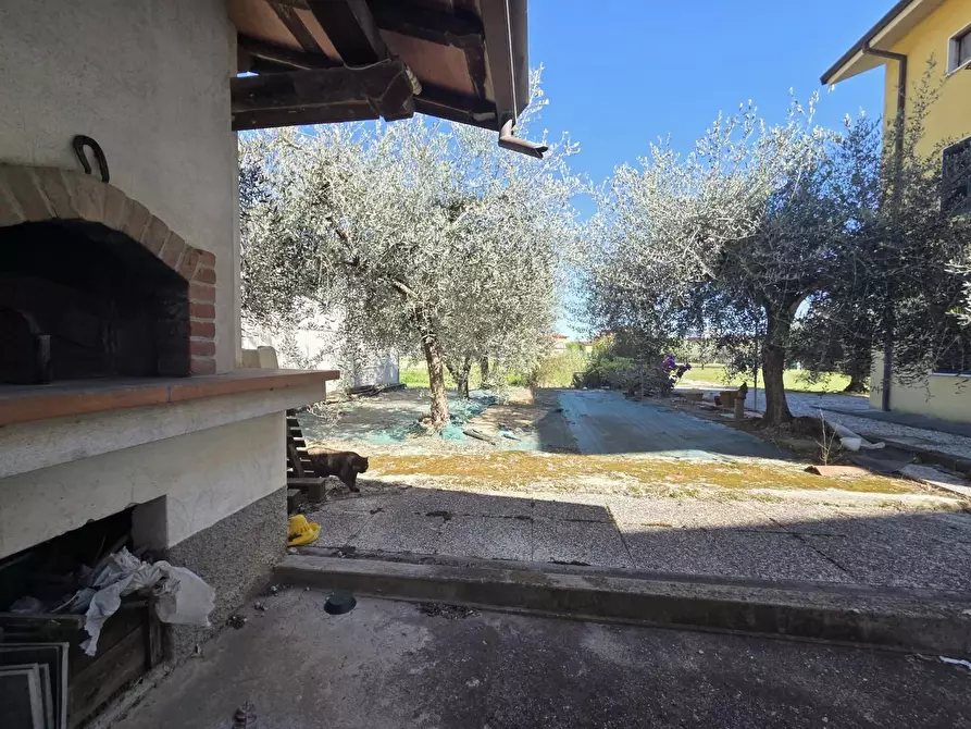 Immagine 40 di Casa indipendente in vendita  a Lucca