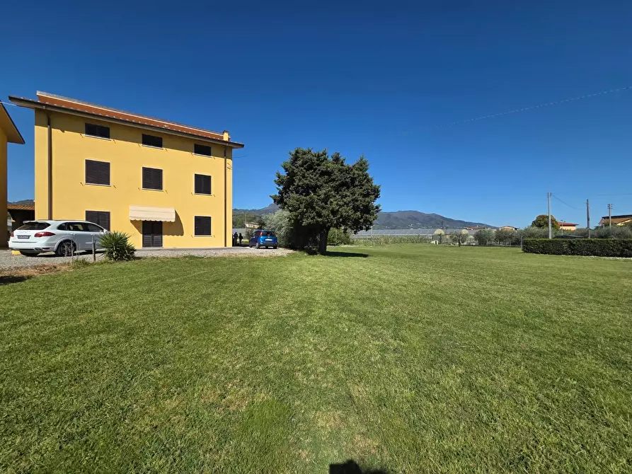Immagine 1 di Casa indipendente in vendita  a Lucca