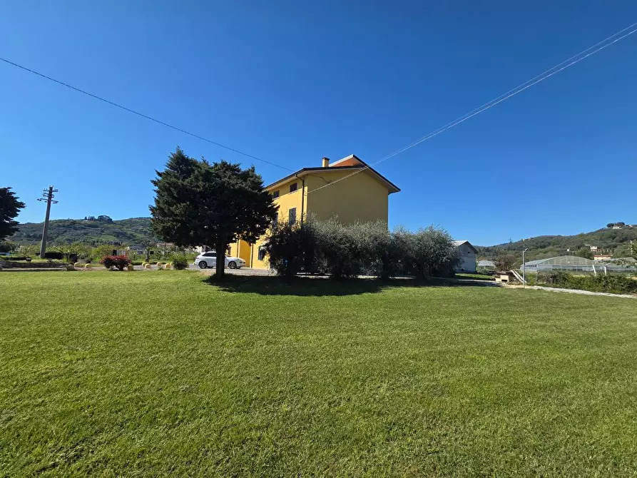 Immagine 49 di Casa indipendente in vendita  a Lucca