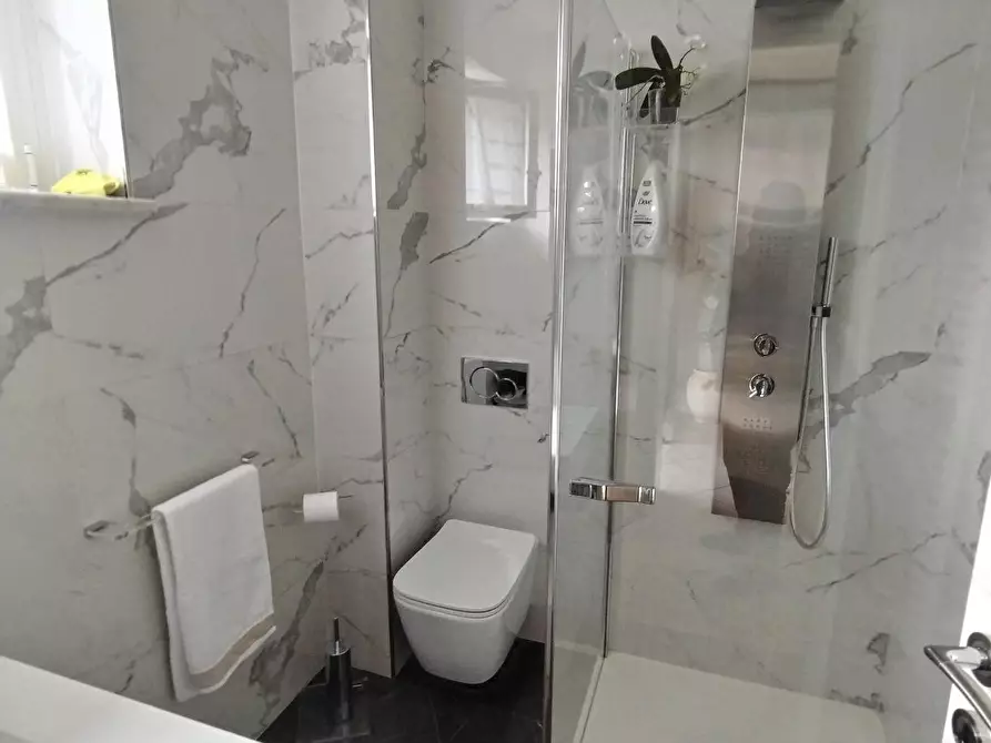 Immagine 16 di Villetta a schiera in vendita  a Massa