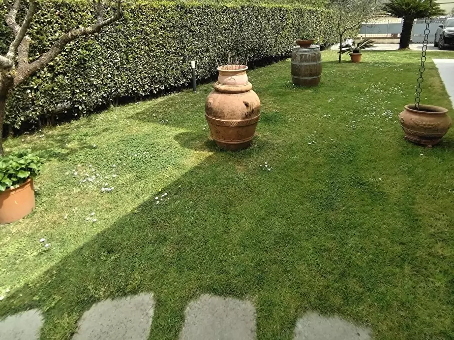 Immagine 5 di Villetta a schiera in vendita  a Massa